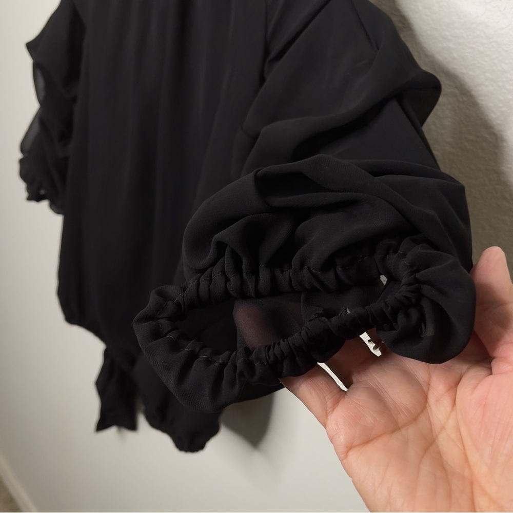 CeCe Chiffon Off/On Shoulder Ruffled Layered Long  Sleeve with Side Hem Bow tie - Picture 4 of 9